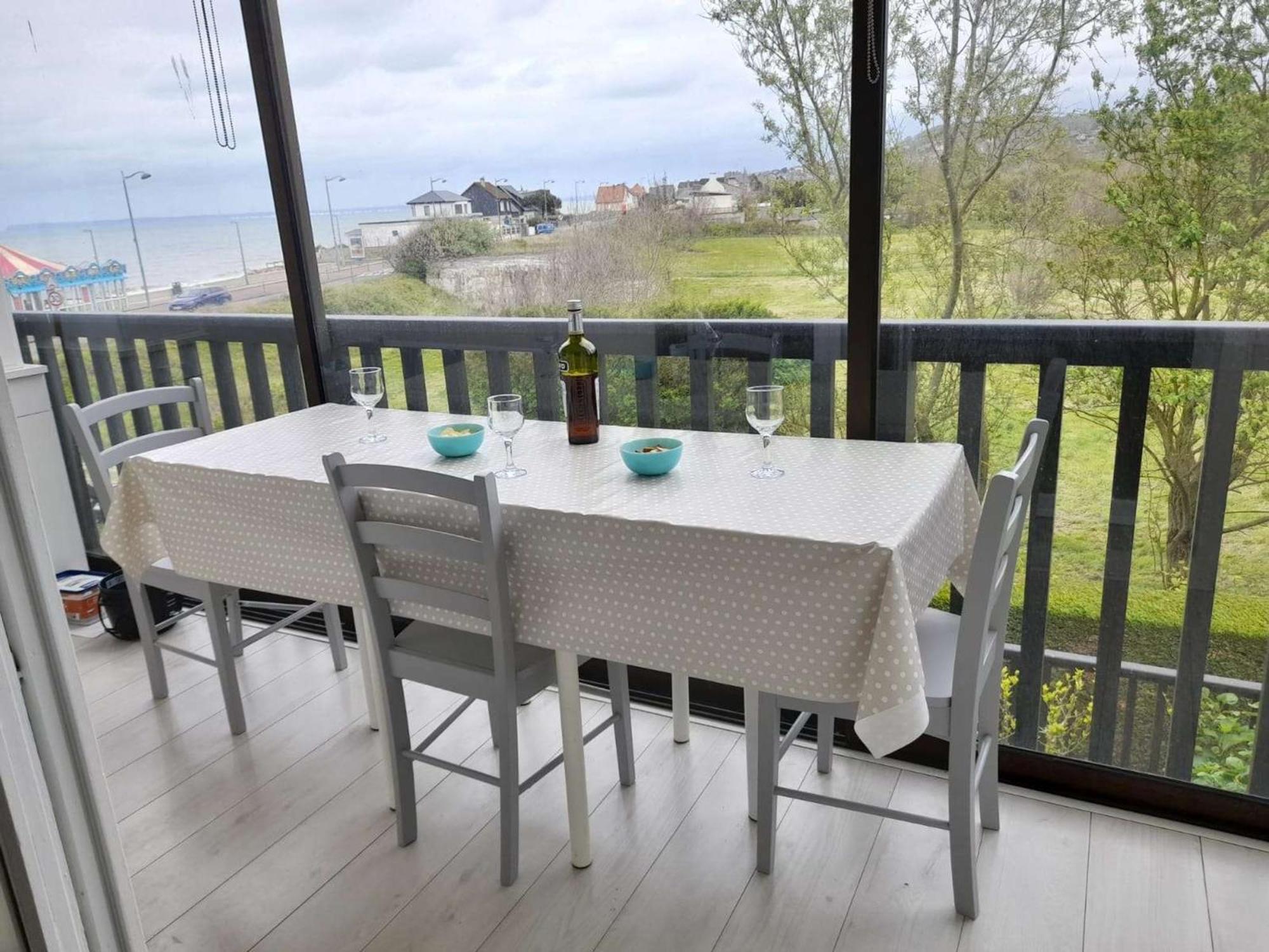 Appartement Refait A Neuf Avec Loggia Et Parking, A 2 Pas De La Plage Et Des Commerces - Fr-1-712-7 Villers-sur-Mer Esterno foto
